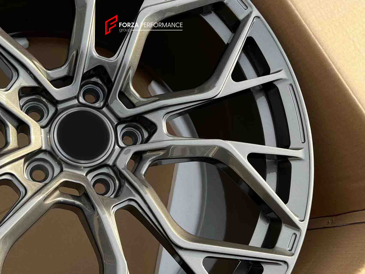 21-calowe kute felgi do ASTON MARTIN DB11 AM5 2018