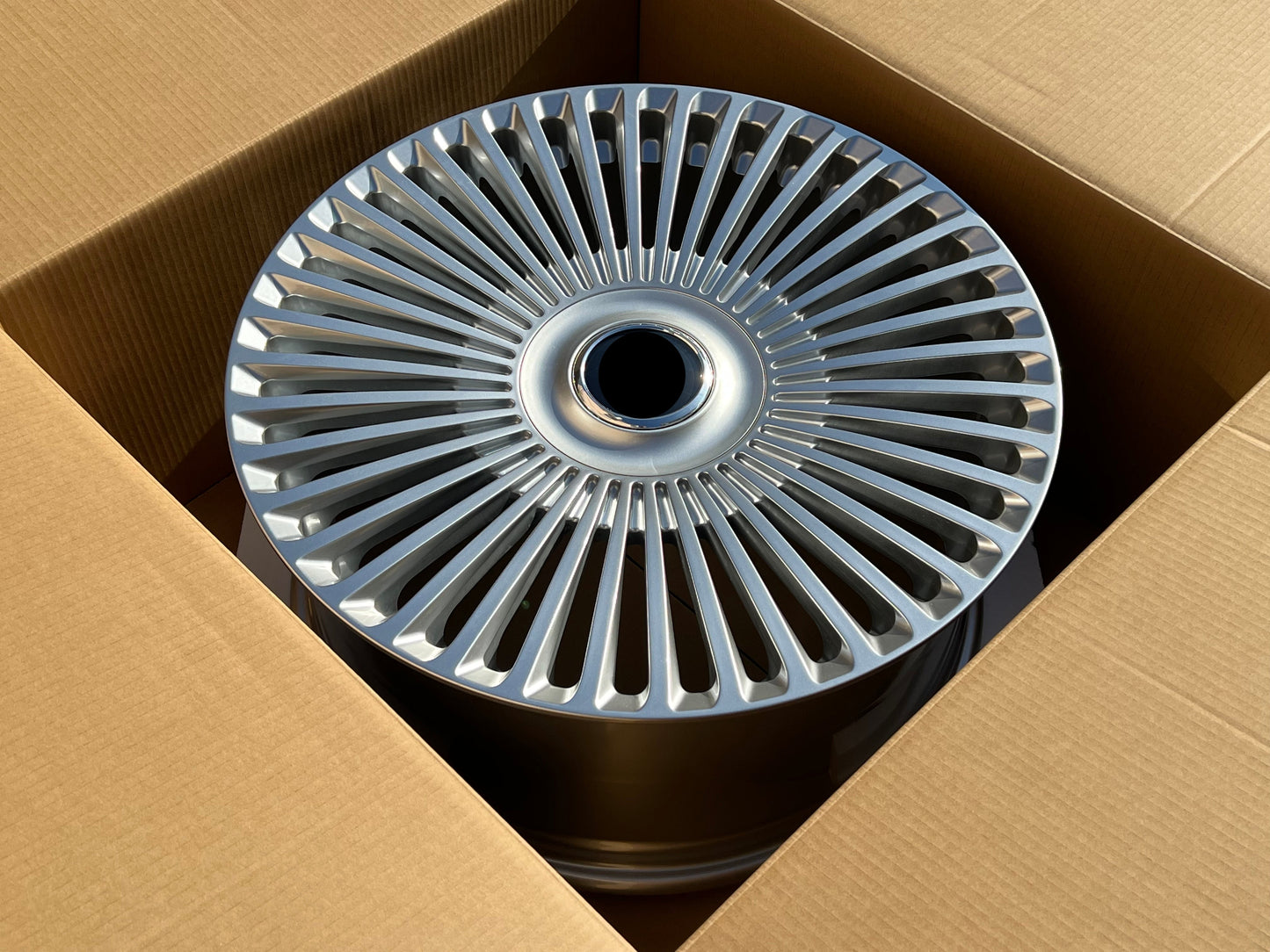 We manufacture premium quality forged wheels rims for BENTLEY CONTINENTAL GT GTC CABRIO in any design, size, color. Wheels size: in 22 x 10 ET 30 PCD: 5 X 130 CB: 71.6 FINISH: Hyper SILVER Forged wheels can be produced in any wheel specs by your inquiries and we can provide our specs