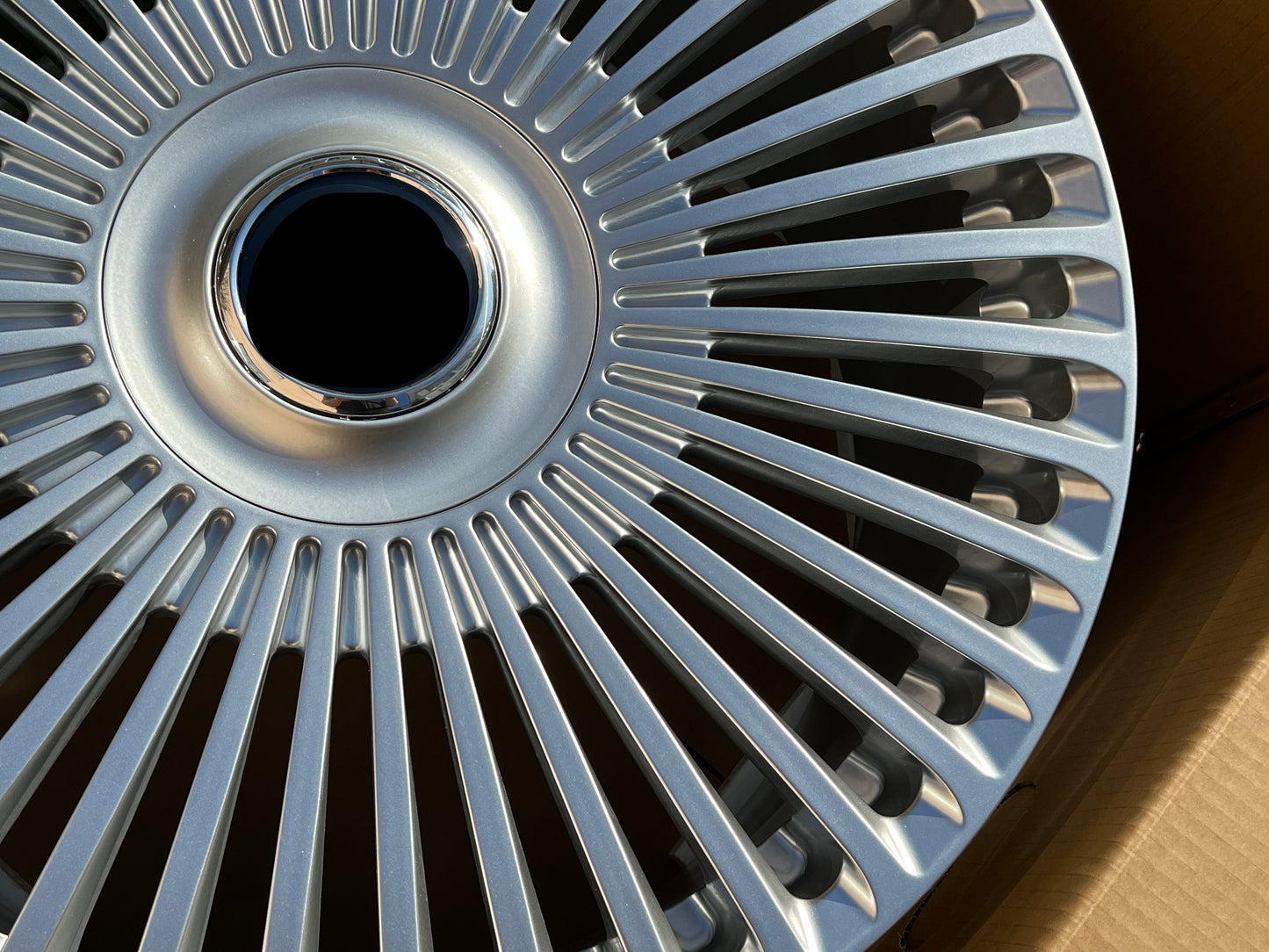We manufacture premium quality forged wheels rims for BENTLEY CONTINENTAL GT GTC CABRIO in any design, size, color. Wheels size: in 22 x 10 ET 30 PCD: 5 X 130 CB: 71.6 FINISH: Hyper SILVER Forged wheels can be produced in any wheel specs by your inquiries and we can provide our specs