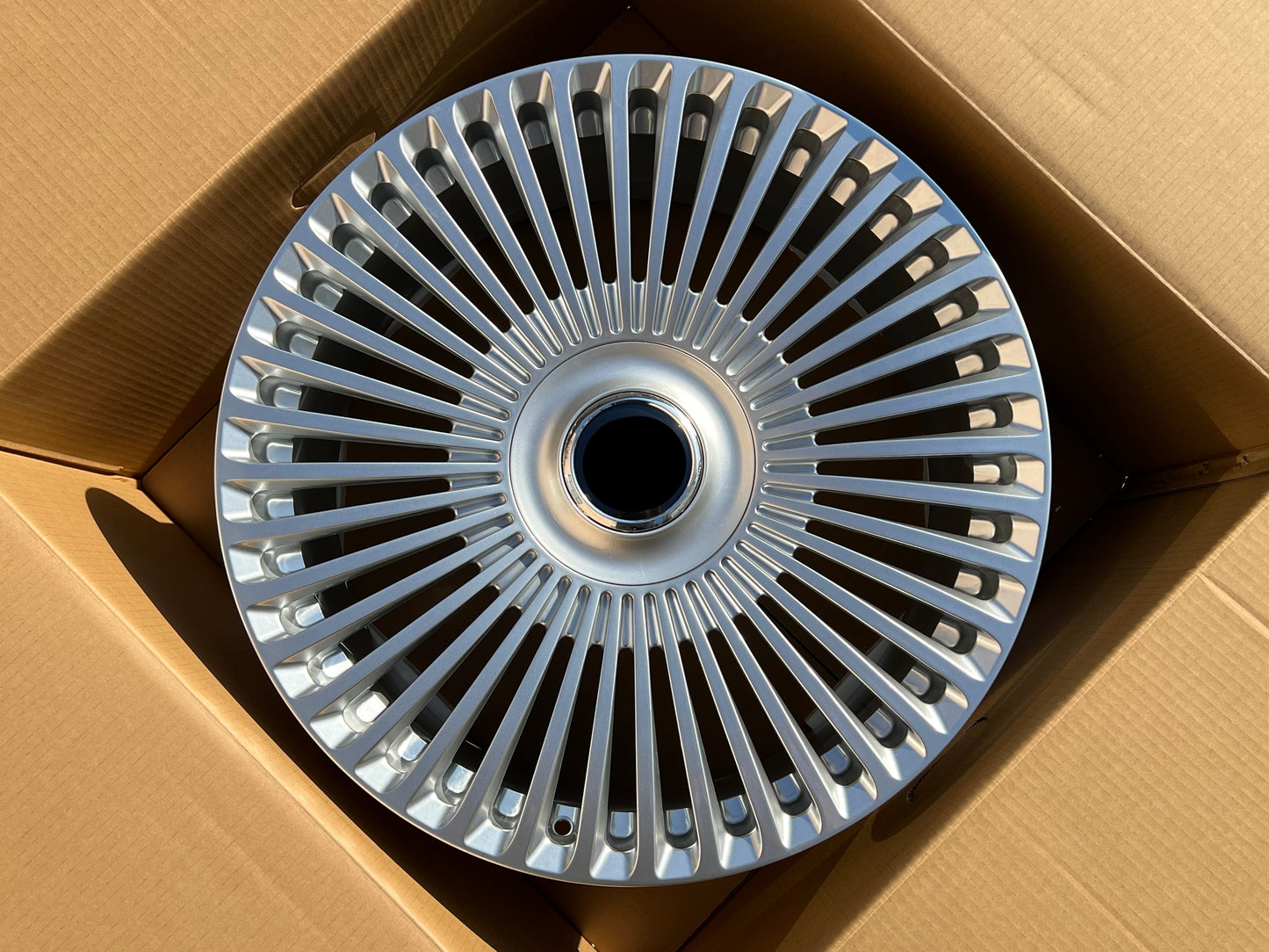 We manufacture premium quality forged wheels rims for BENTLEY CONTINENTAL GT GTC CABRIO in any design, size, color. Wheels size: in 22 x 10 ET 30 PCD: 5 X 130 CB: 71.6 FINISH: Hyper SILVER Forged wheels can be produced in any wheel specs by your inquiries and we can provide our specs