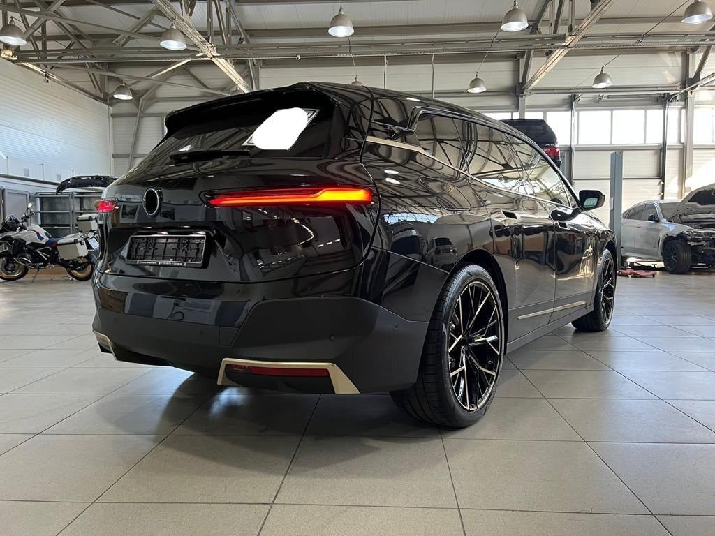 811 M STYLE We manufacture premium quality forged wheels rims for BMW iX iX40 iX50 iX60M 2021+ in any design, size, color. Wheels size: Front 22 x 9,5 ET 37 Rear 22 x 9,5 ET 37 Forged wheels can be produced in any wheel specs by your inquiries and we can provide our specs Compared to standard alloy cast wheels, forged wheels have the highest strength-to-weight ratio; they are 20-25% lighter while maintaining the same load factor. Finish: brushed, polished, chrome, two colors, matte, satin, gloss