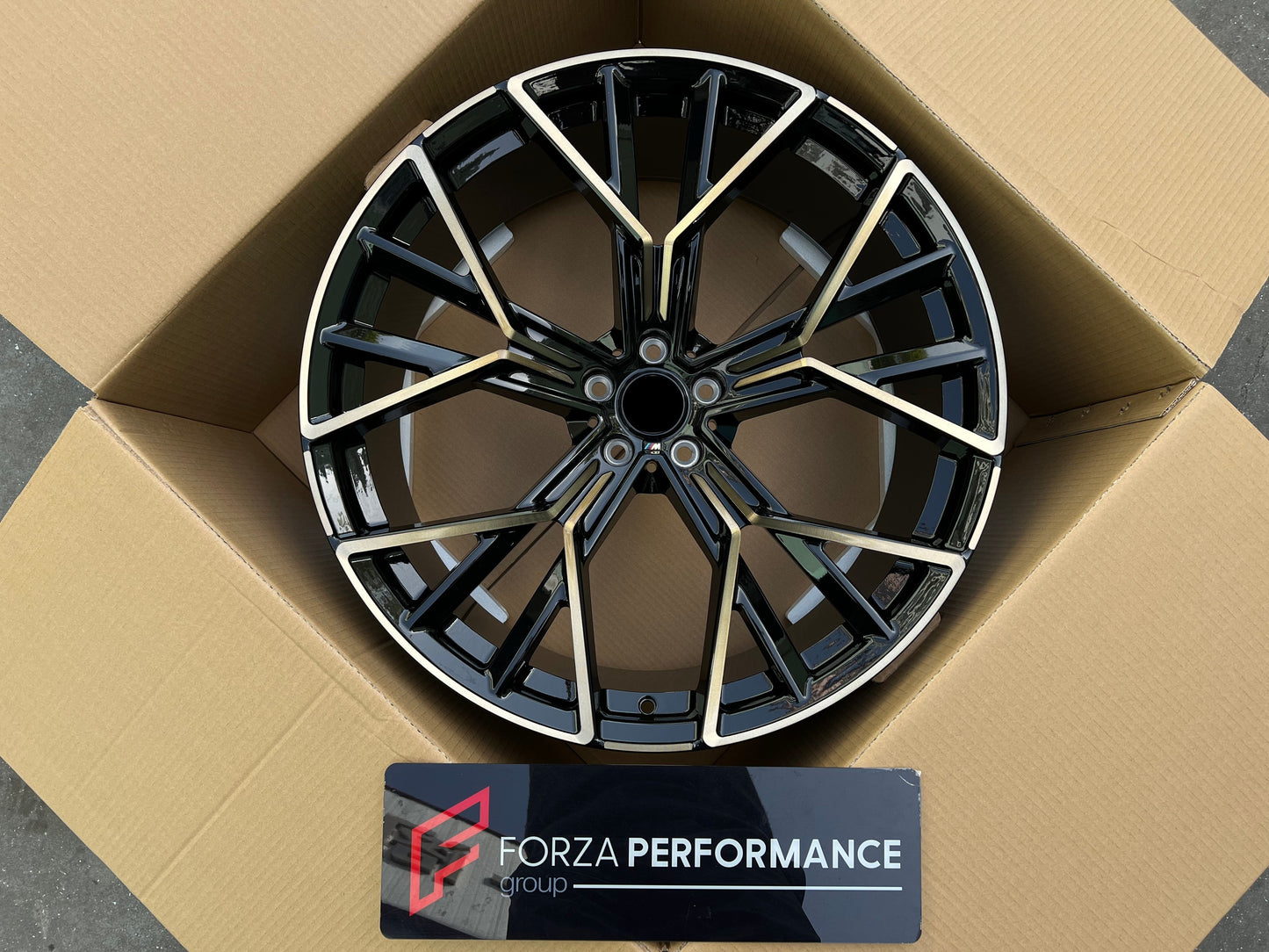 811M OEM We produced premium quality forged wheels rims for BMW X7 G07 Our wheels sizes: Front 23 x 10 ET 32 Rear 23 x 11.5 ET 40 Finishing: Glossy Black + Machined Bronze Forged wheels can be produced in any wheel specs by your inquiries and we can provide our specs