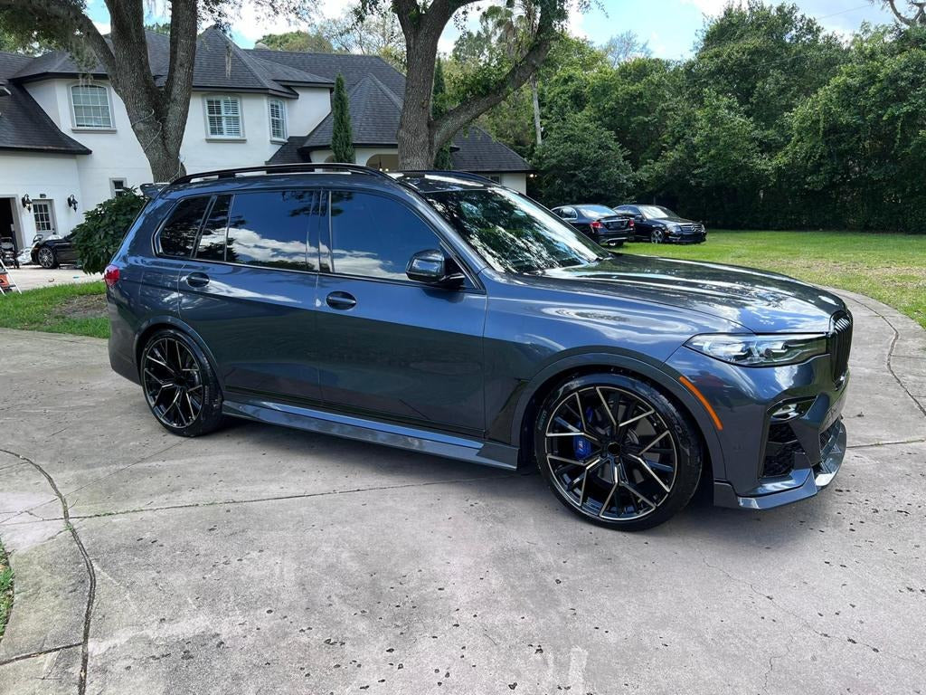 811M OEM We produced premium quality forged wheels rims for BMW X7 G07 Our wheels sizes: Front 23 x 10 ET 32 Rear 23 x 11.5 ET 40 Finishing: Glossy Black + Machined Bronze Forged wheels can be produced in any wheel specs by your inquiries and we can provide our specs