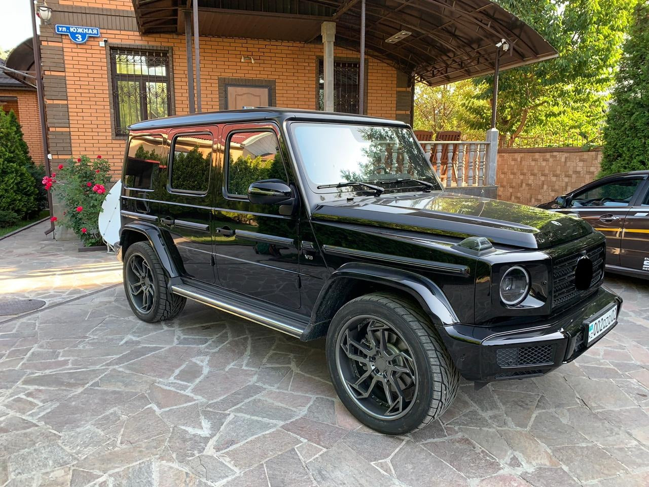 ADV1 CS5.3 We produced premium quality forged wheels rims for MERCEDES BENZ G CLASS G63 G500 Our wheels sizes: Front 24 x 10 ET 20 Rear 24 x 10 ET 20 Finishing: Satin Gun Metal Forged wheels can be produced in any wheel specs by your inquiries and we can provide our specs