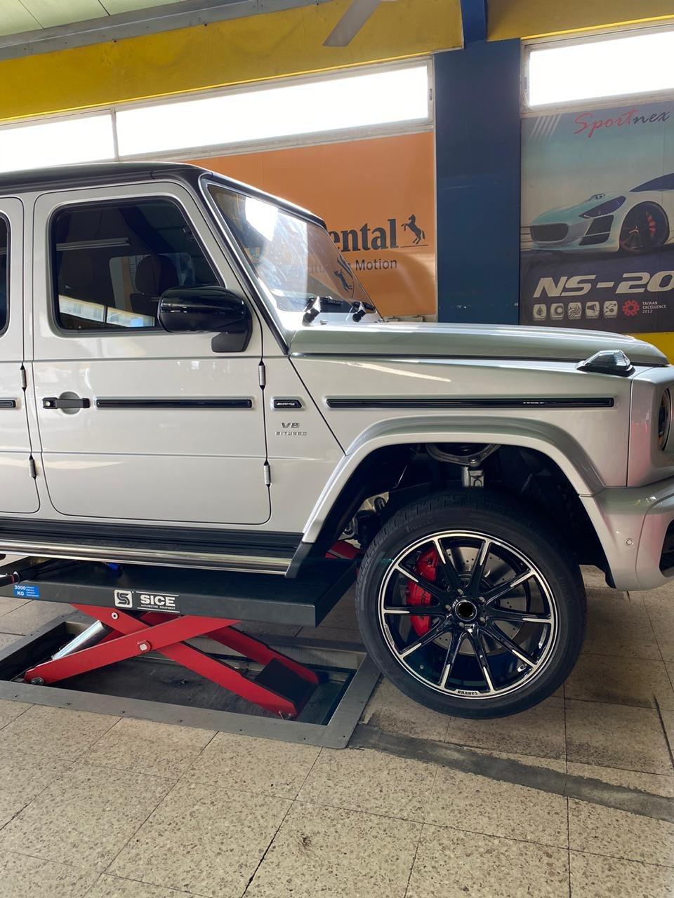 BRABUS MONOBLOCK Z We produced premium quality forged wheels rims for MERCEDES BENZ G CLASS G63 G500 Our wheels sizes: Front 24 x 10 ET 20 Rear 24 x 10 ET 20 Finishing: Glossy Black Forged wheels can be produced in any wheel specs by your inquiries and we can provide our specs