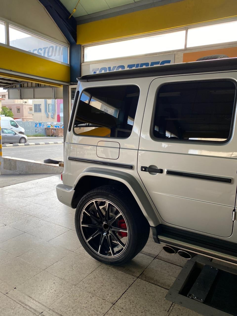 BRABUS MONOBLOCK Z We produced premium quality forged wheels rims for MERCEDES BENZ G CLASS G63 G500 Our wheels sizes: Front 24 x 10 ET 20 Rear 24 x 10 ET 20 Finishing: Glossy Black Forged wheels can be produced in any wheel specs by your inquiries and we can provide our specs