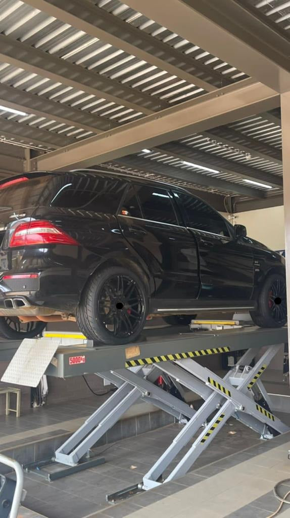BRABUS MONOBLOCK F 22 INCH We produced premium quality forged wheels rims for MERCEDES BENZ ML CLASS ML63 AMG Our wheels sizes: Front 22 x 10 ET 51 Rear 22 x 10 ET 51 Finishing: Glossy Black Forged wheels can be produced in any wheel specs by your inquiries and we can provide our specs