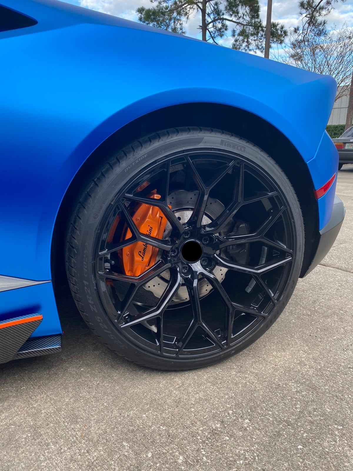 We produced premium quality forged wheels rims for LAMBORGHINI HURACAN Our wheels sizes: Front 20 x 9 ET 30 Rear 21 x 12 ET 32 Finishing: Glossy Black Forged wheels can be produced in any wheel specs by your inquiries and we can provide our specs