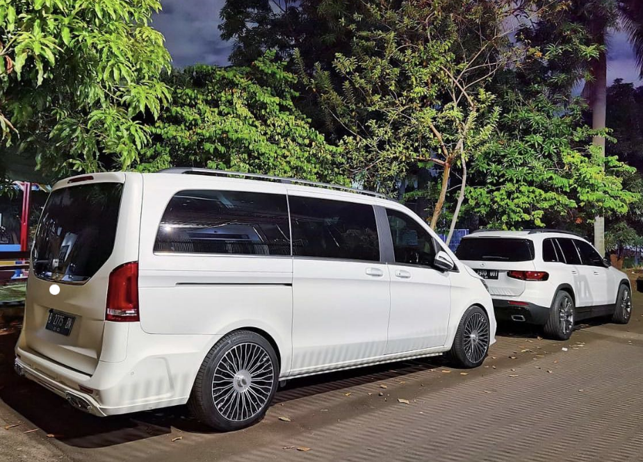 We produced premium quality forged wheels rims for MERCEDES BENZ V CLASS Our wheels sizes: Front 20 x 8.5 ET 38 Rear 20 x 9.5 ET 43 Finishing: Glossy Black with Machined Face Forged wheels can be produced in any wheel specs by your inquiries and we can provide our specs