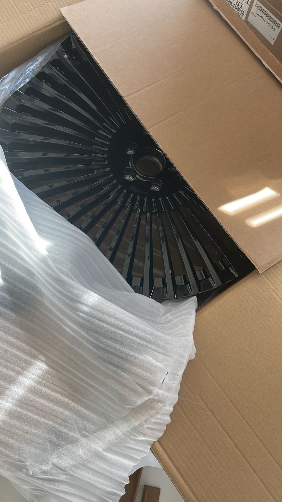 We produced premium quality forged wheels rims for ROLLS ROYCE CULLINAN Our wheels sizes: Front 24 x 10 ET 20 Rear 24 x 10 ET 20 Finishing: Glossy Black Forged wheels can be produced in any wheel specs by your inquiries and we can provide our specs