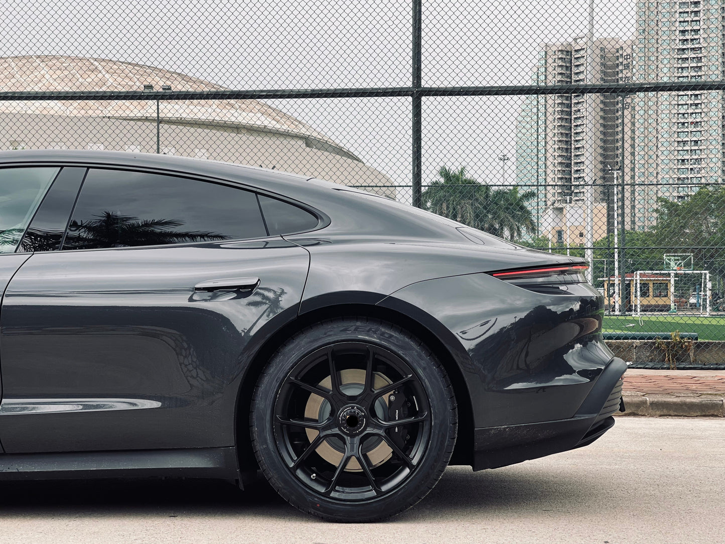 GT3 STYLE We produced premium quality forged wheels rims for PORSCHE TAYCAN Our wheels sizes: Front 21 x 9.5 ET 60 Rear 21 x 11.5 ET 66 Finishing: Matt Black Forged wheels can be produced in any wheel specs by your inquiries and we can provide our specs