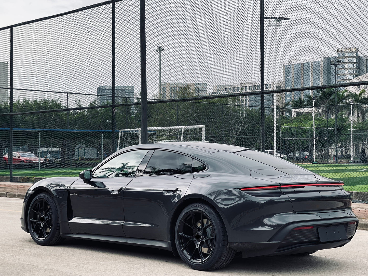 GT3 STYLE We produced premium quality forged wheels rims for PORSCHE TAYCAN Our wheels sizes: Front 21 x 9.5 ET 60 Rear 21 x 11.5 ET 66 Finishing: Matt Black Forged wheels can be produced in any wheel specs by your inquiries and we can provide our specs