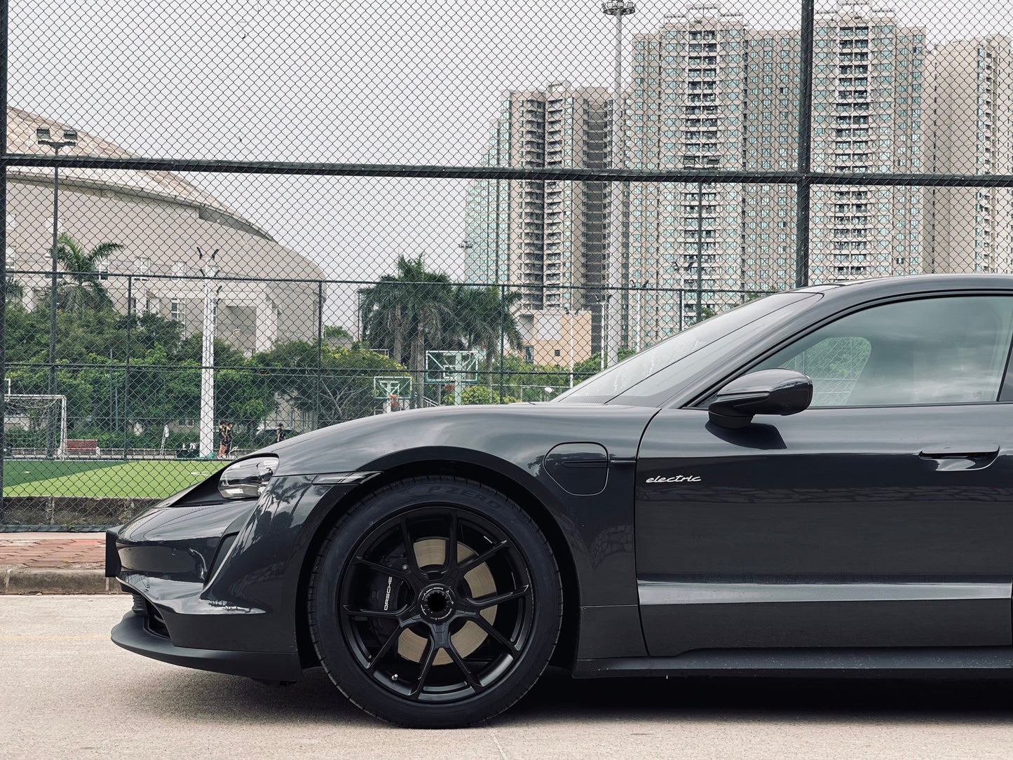 GT3 STYLE We produced premium quality forged wheels rims for PORSCHE TAYCAN Our wheels sizes: Front 21 x 9.5 ET 60 Rear 21 x 11.5 ET 66 Finishing: Matt Black Forged wheels can be produced in any wheel specs by your inquiries and we can provide our specs