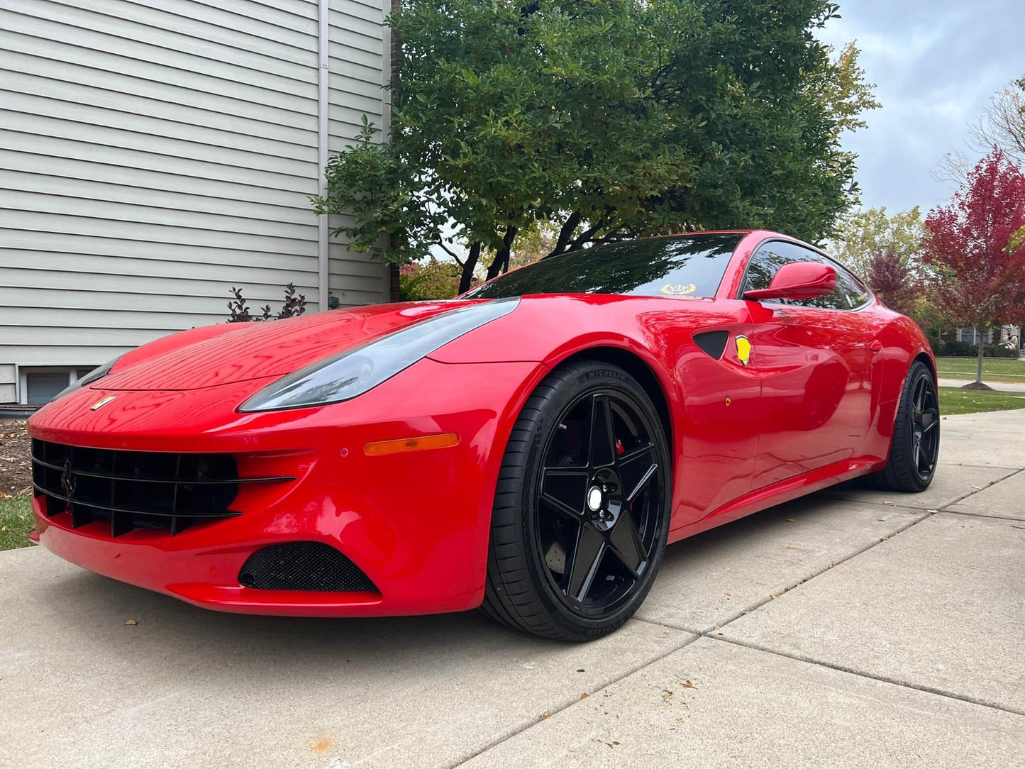 HRE 505FMR We produced premium quality forged wheels rims for FERRARI FF Our wheels sizes: Front 21 x 9 ET 37 Rear 21 x 12 ET 52 Finishing: Glossy Black Forged wheels can be produced in any wheel specs by your inquiries and we can provide our specs