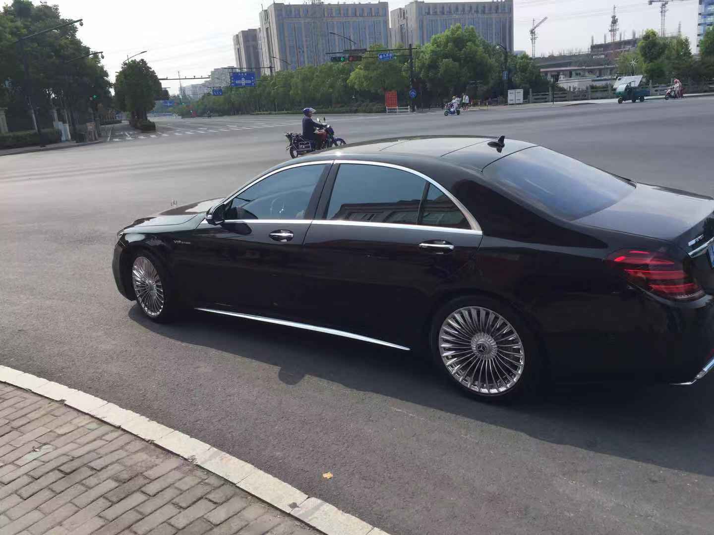 We produced premium quality forged wheels rims for MERCEDES BENZ S CLASS W222 Our wheels sizes: Front 22 x 9 ET 31 Rear 22 x 10 ET 35 Finishing: Chrome Forged wheels can be produced in any wheel specs by your inquiries and we can provide our specs