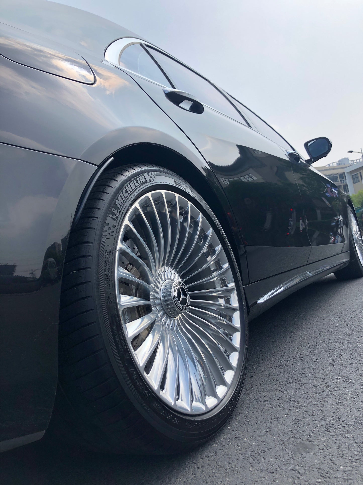 We produced premium quality forged wheels rims for MERCEDES BENZ S CLASS W222 Our wheels sizes: Front 22 x 9 ET 31 Rear 22 x 10 ET 35 Finishing: Chrome Forged wheels can be produced in any wheel specs by your inquiries and we can provide our specs