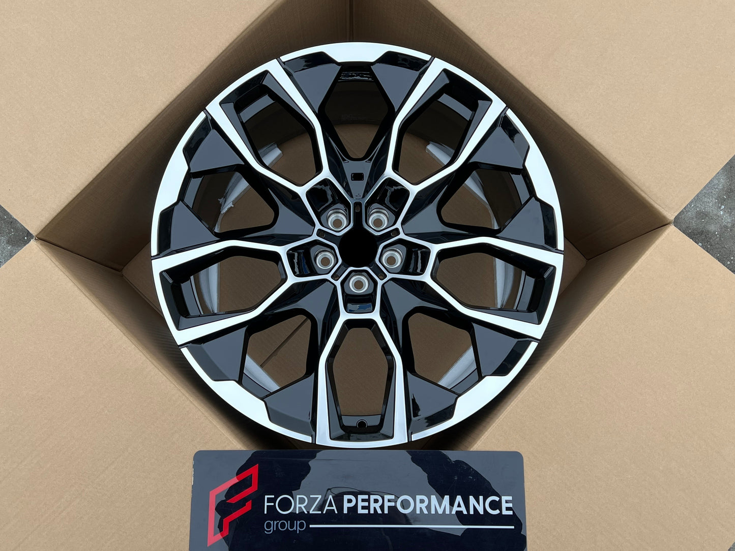 NEW 913M BMW X7 LCI We manufacture premium quality forged wheels rims for BMW X7 G07 LCI 2022+ in any design, size, color. Wheels size: Front 22 x 9.5 ET 22 Rear 22 x 10.5 ET 28 PCD: 5 X 112 CB: 66.6 BLACK DIAMOND Forged wheels can be produced in any wheel specs by your inquiries and we can provide our specs