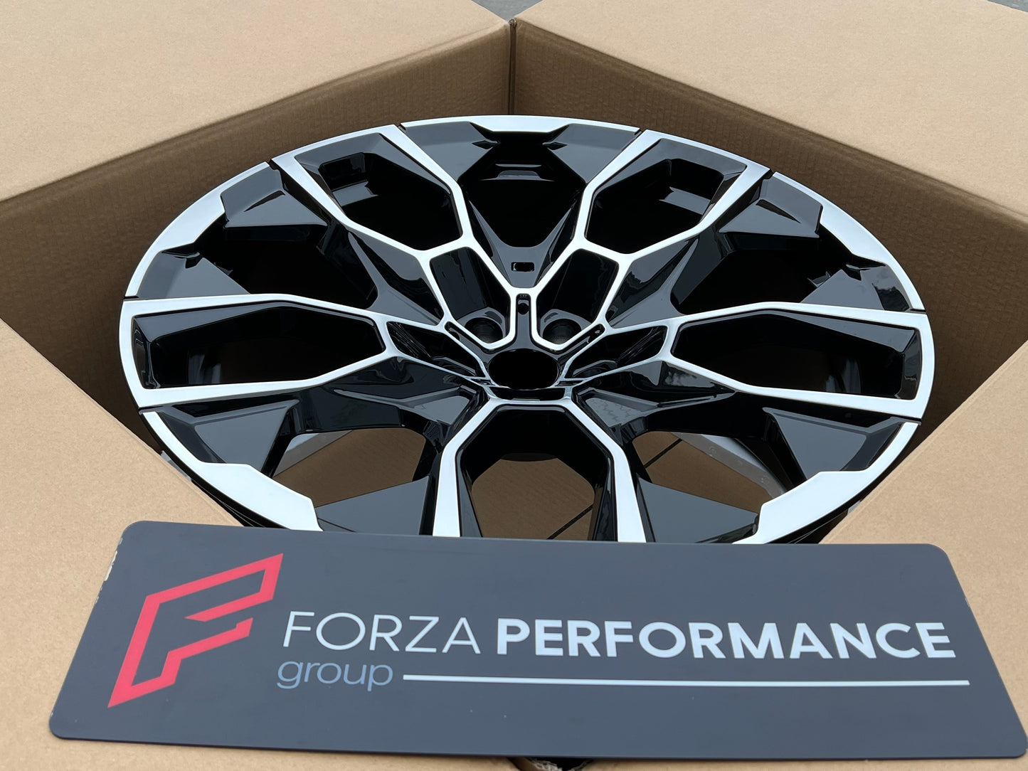 NEW 913M BMW X7 LCI We manufacture premium quality forged wheels rims for BMW X7 G07 LCI 2022+ in any design, size, color. Wheels size: Front 22 x 9.5 ET 22 Rear 22 x 10.5 ET 28 PCD: 5 X 112 CB: 66.6 BLACK DIAMOND Forged wheels can be produced in any wheel specs by your inquiries and we can provide our specs