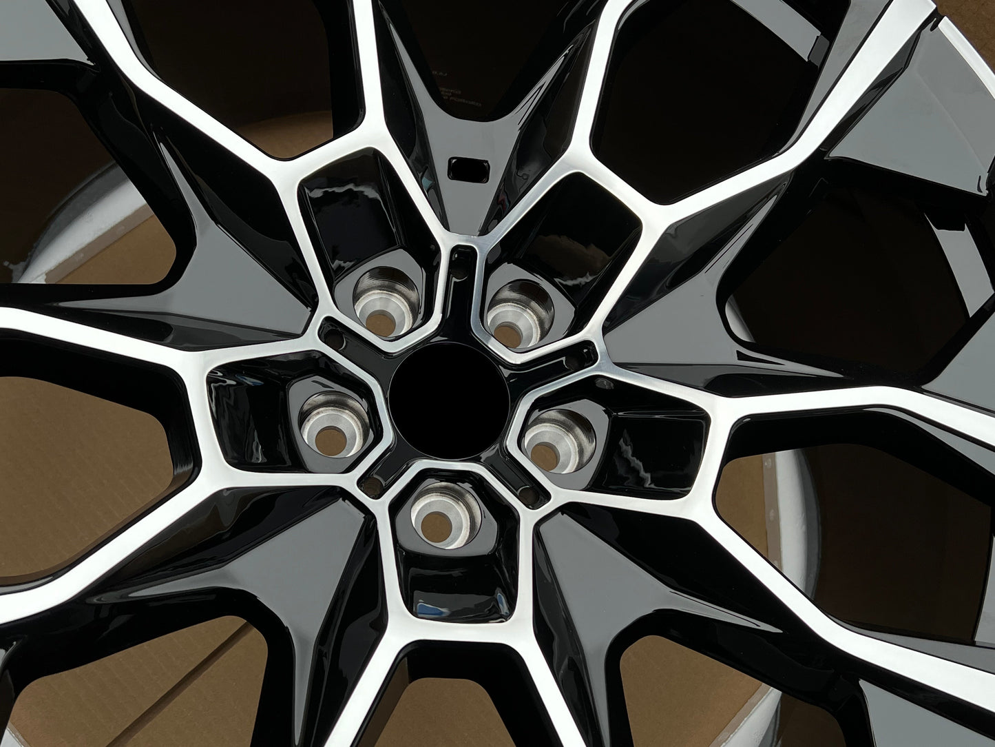 NEW 913M BMW X7 LCI We manufacture premium quality forged wheels rims for BMW X7 G07 LCI 2022+ in any design, size, color. Wheels size: Front 22 x 9.5 ET 22 Rear 22 x 10.5 ET 28 PCD: 5 X 112 CB: 66.6 BLACK DIAMOND Forged wheels can be produced in any wheel specs by your inquiries and we can provide our specs