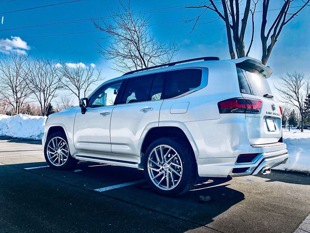 We manufacture premium quality forged wheels rims for TOYOTA LAND CRUISER 300 LC 300 in any design, size, color. Wheels size: 22 x 9.5 PCD: 6 X 139.7 CB: 95.1 Forged wheels can be produced in any wheel specs by your inquiries and we can provide our specs