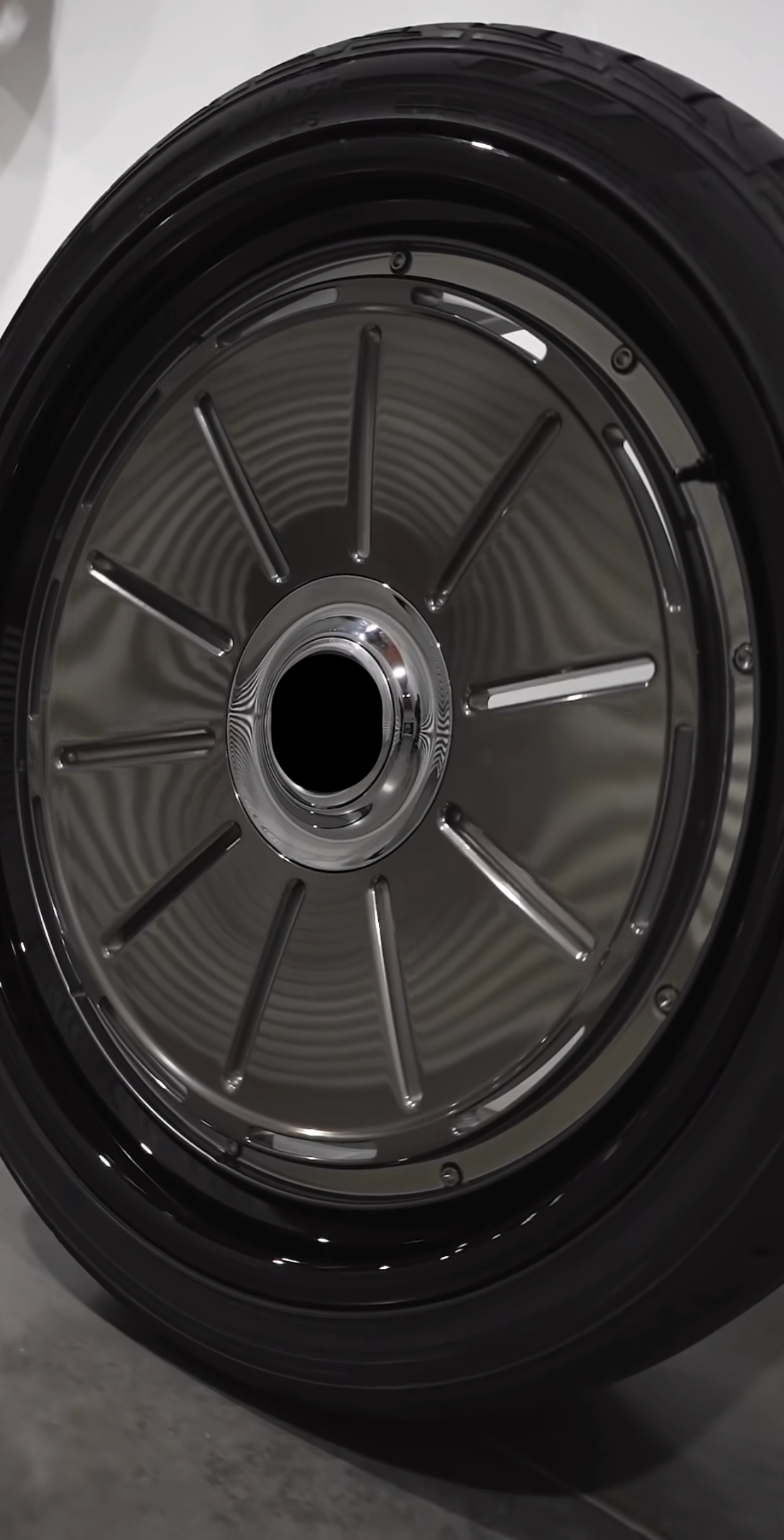 NEW VORSTEINER ESTATE WHEELS FOR ROLLS ROYCE DROPHEAD We manufacture premium quality forged wheels rims for ROLLS ROYCE DROPHEAD PHANTOM GHOST CULLINAN in any design, size, color. Wheels size: 24 x 10 ET 20 FINISH: Polished Forged wheels can be produced in any wheel specs by your inquiries, and we can provide our specs