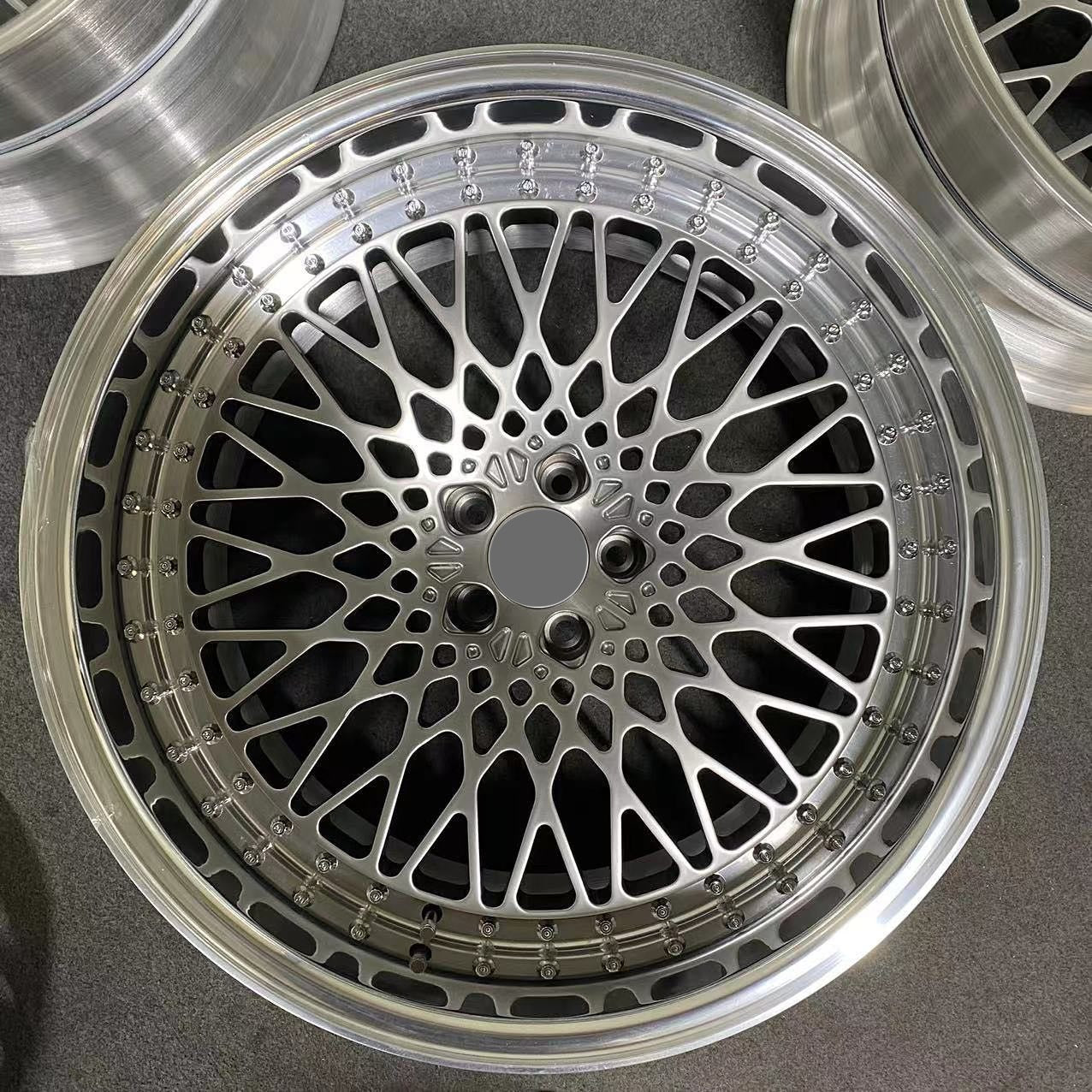 3-CZĘŚCIOWE FELGI KUTE LHR DO VOLKSWAGENA GOLFA